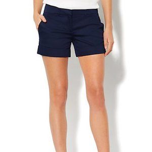 NWOT 7th AVENUE DESIGN COMPANY MODERN FIT STRETCH CUFFED SHORTS